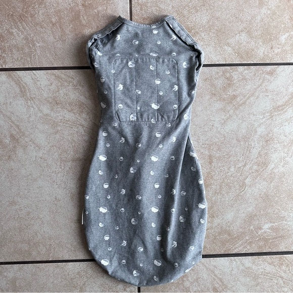 Happiest Baby SNOO Sleep Sack in the Graphite Planets print - Picture 4 of 9